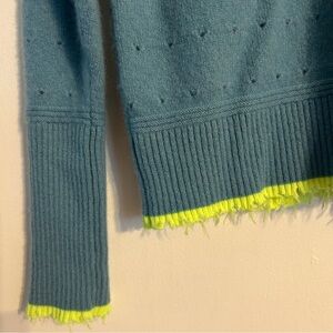 Teal V-Neck Women’s Sweater with Neon Trim Size Small Super Soft Cropped